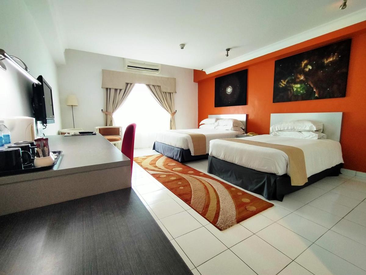 Klana Beach Resort Port Dickson Extérieur photo